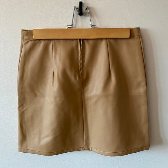 Forever 21 Faux Leather Skirt - Picture 2 of 3